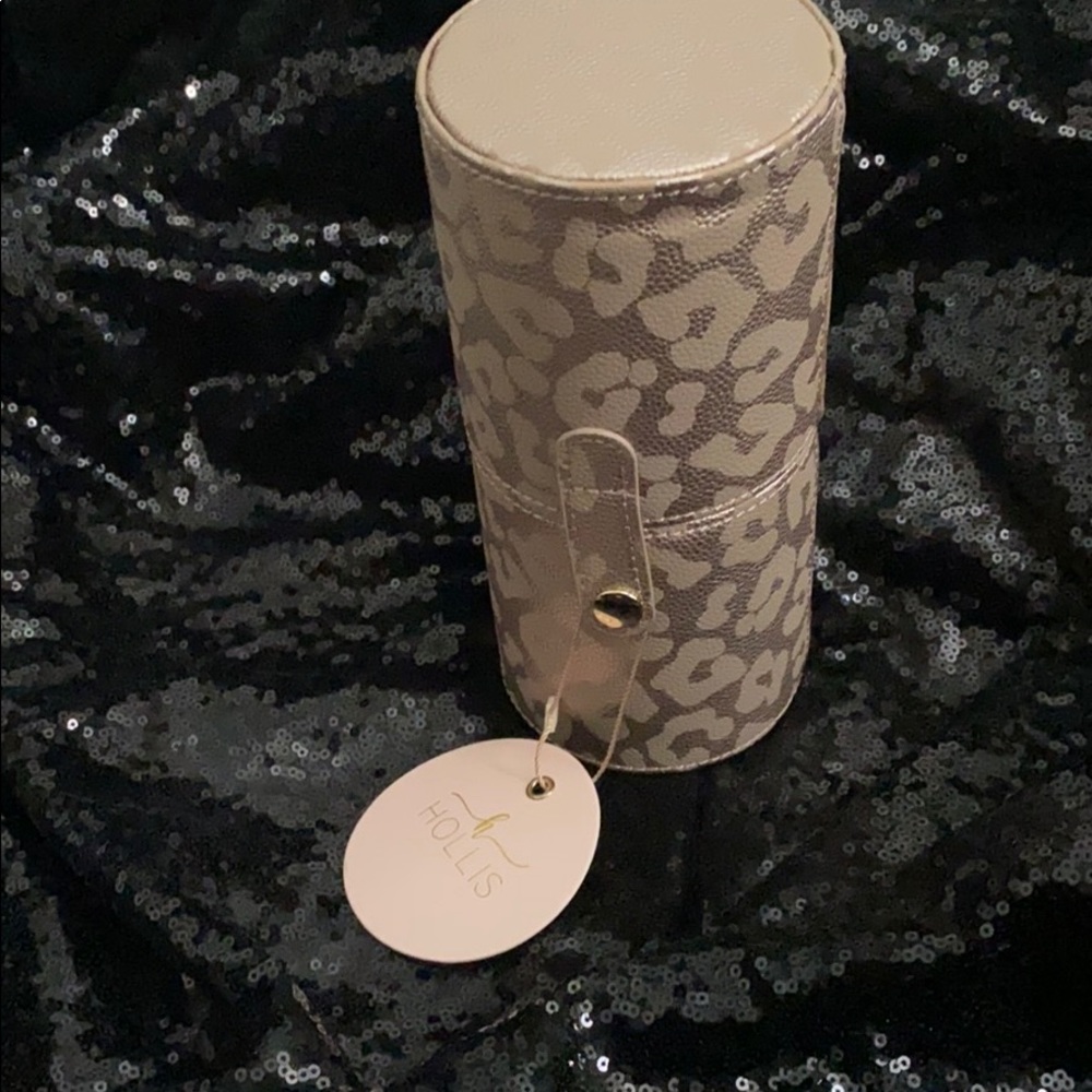 Hollis makeup brush holder